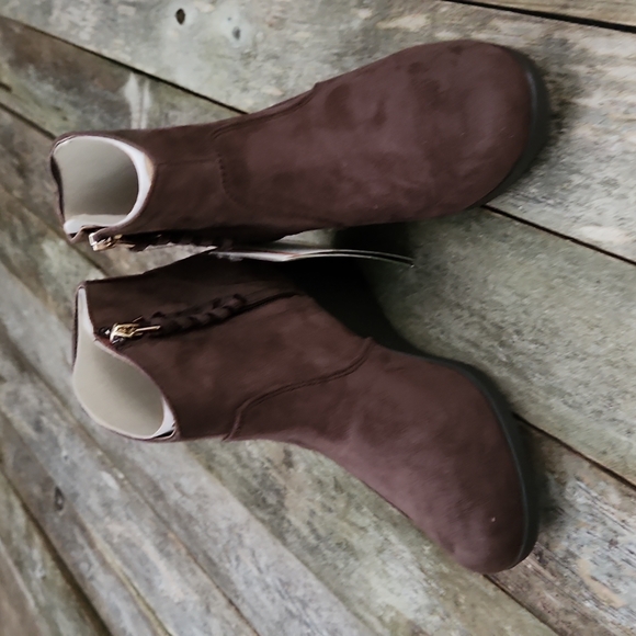 Crocs Leigh Wedge Suede Booties Espresso Rich Brown Women's 5M #3017 - Picture 4 of 10